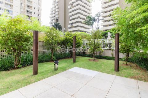 Image 21 - 1007870