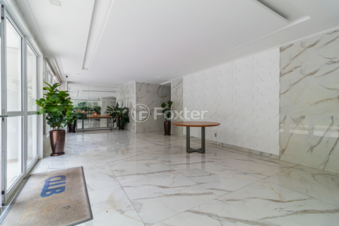 Image 21 - 822066