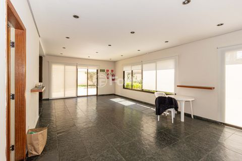 Image 23 - 897591