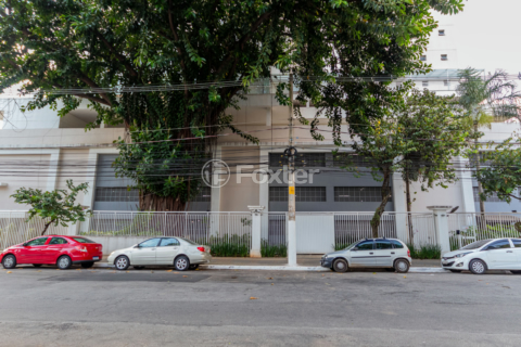 Image 8 - 884924
