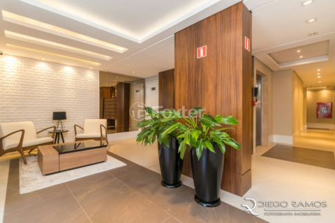 Image 37 - 1011118