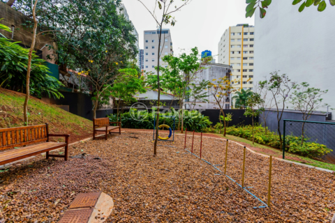 Image 34 - 933707