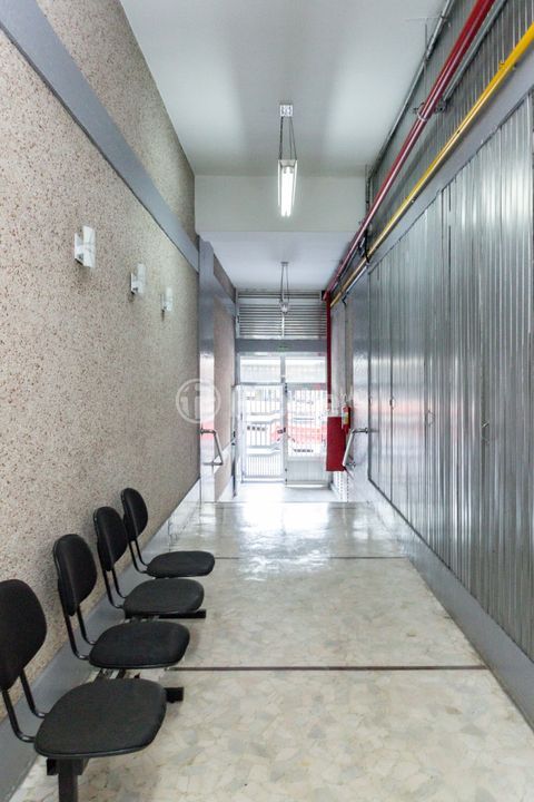 Image 24 - 884968