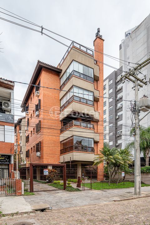 Image 38 - 915860
