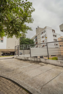 Image 17 - 1017486