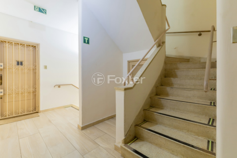 Image 35 - 990486