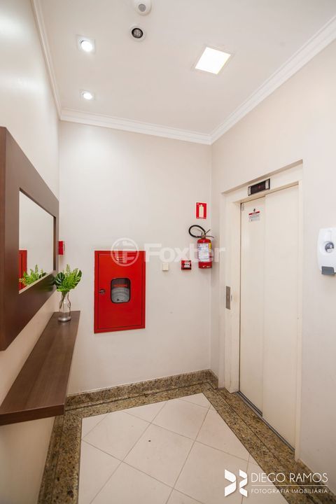 Image 21 - 928436