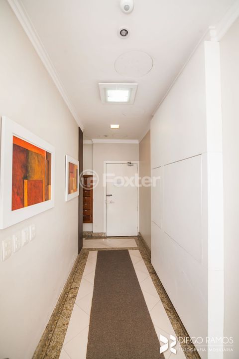 Image 23 - 928436