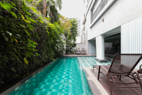 Image 26 - 1008216