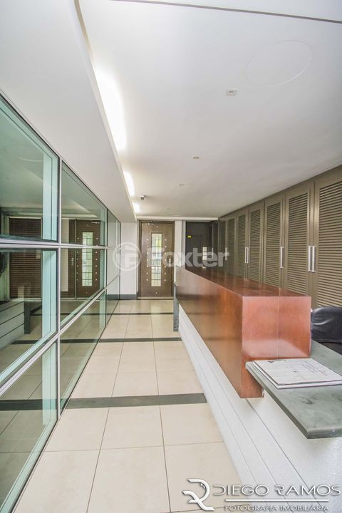 Image 25 - 887933