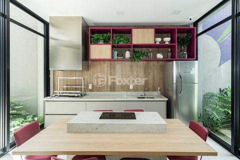 Image 21 - 586828