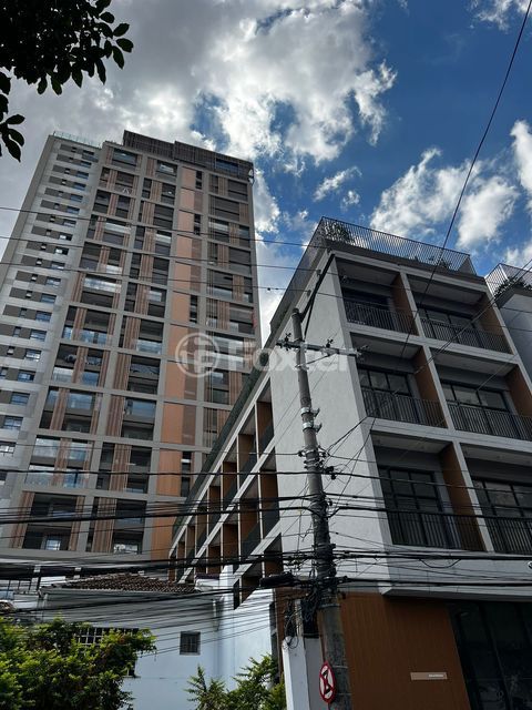 Image 24 - 1004785