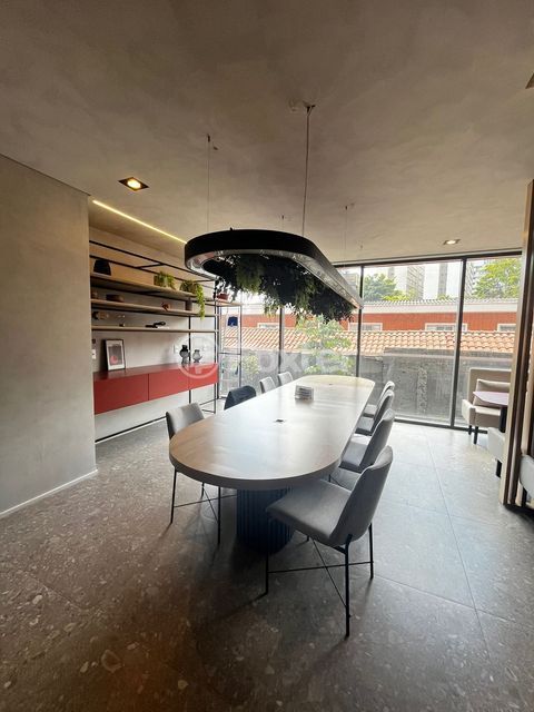Image 33 - 1004785