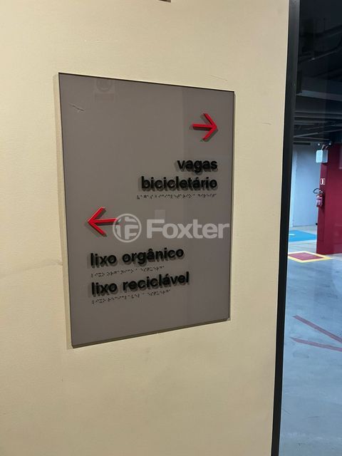 Image 27 - 1004785