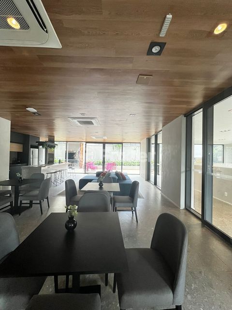 Image 31 - 1004785