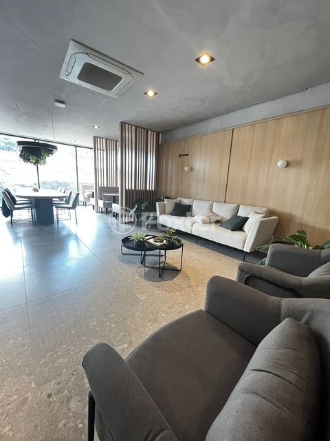 Image 28 - 1004785