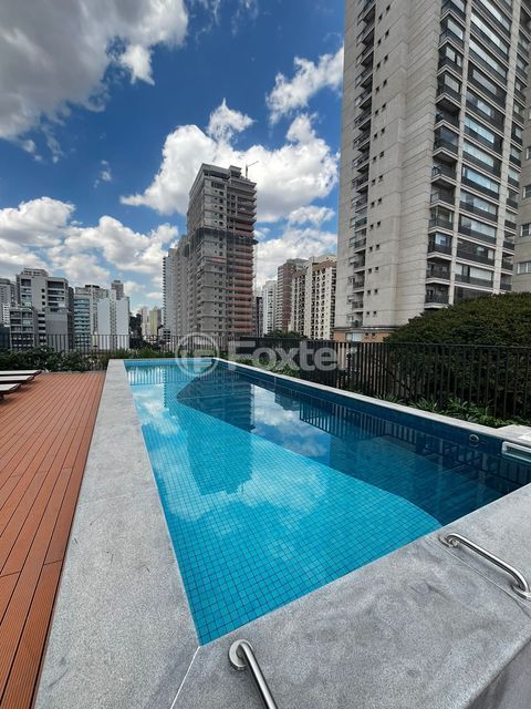 Image 39 - 1004785