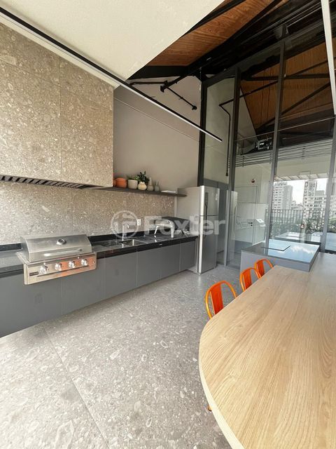 Image 35 - 1004785