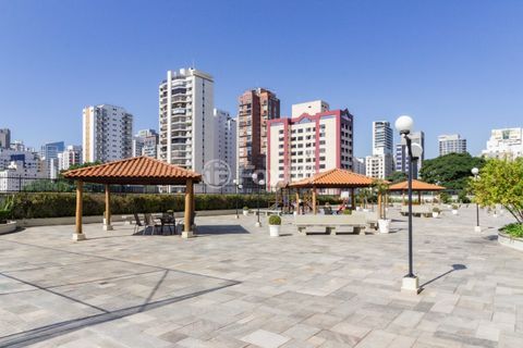 Image 48 - 647390