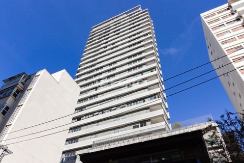 Image 17 - 880315
