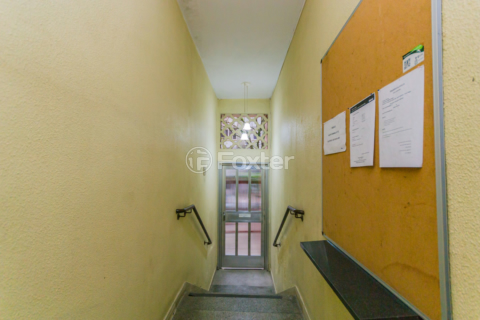 Image 17 - 923056
