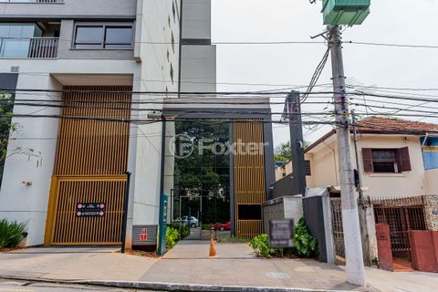 Image 17 - 1004443