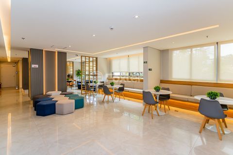 Image 21 - 1004443