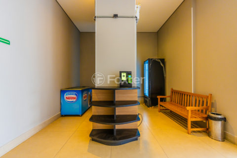 Image 21 - 1004743