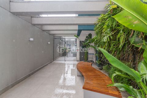 Image 19 - 335229