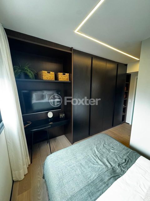 Image 25 - 955558