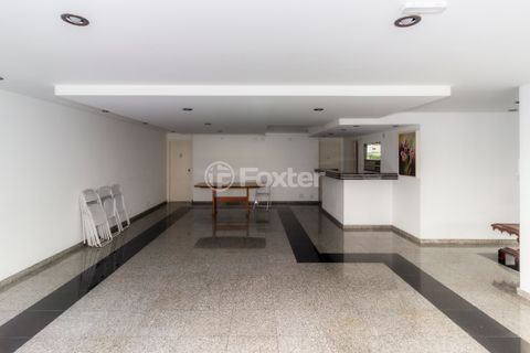Image 37 - 858955