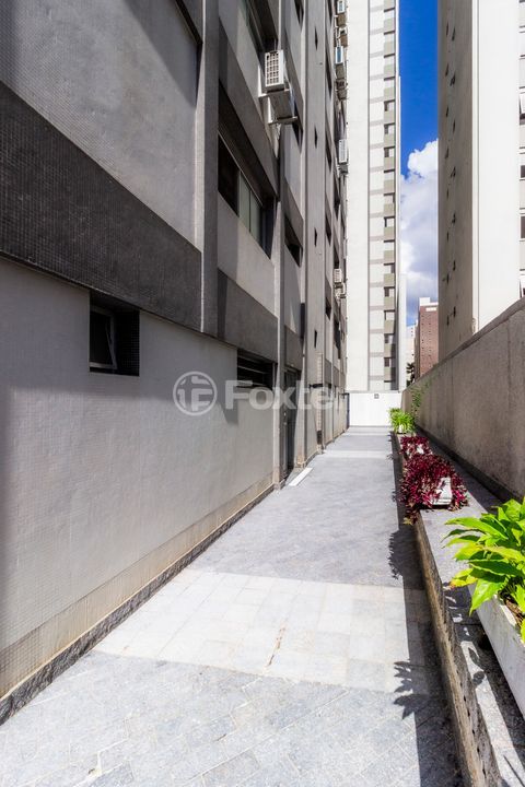 Image 35 - 858955