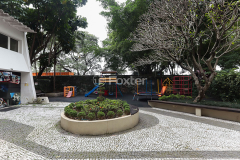 Image 52 - 331810