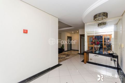 Image 8 - 1011377