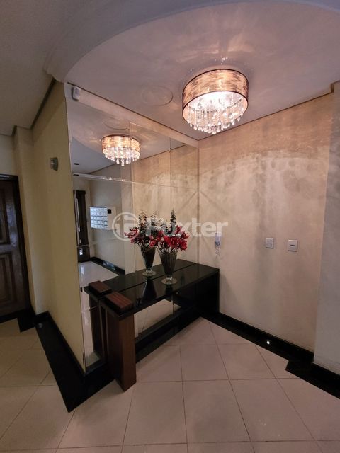 Image 10 - 1011377