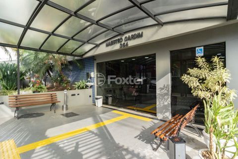 Image 21 - 928884