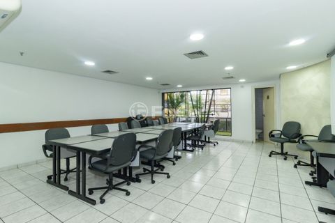 Image 22 - 928884
