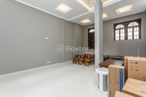 Image 37 - 1000413