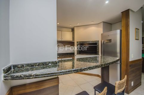 Image 10 - 1028541