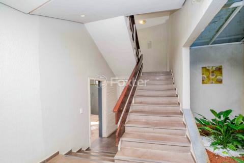 Image 20 - 1013505