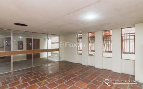 Image 37 - 916992