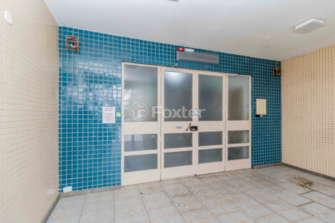 Image 40 - 811957