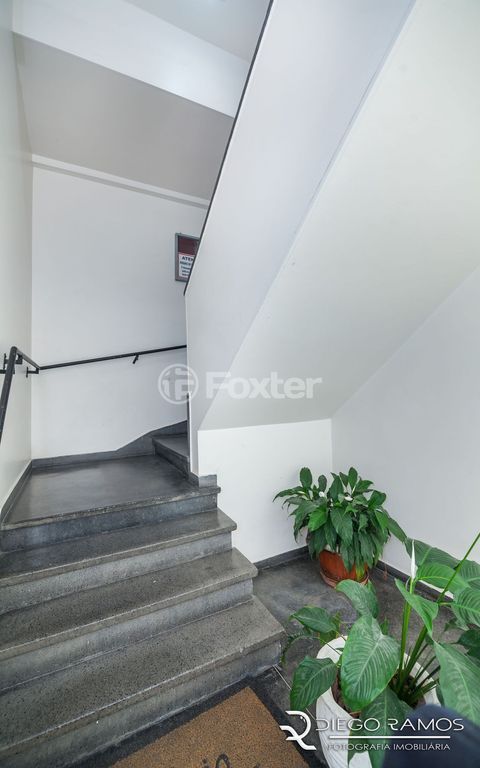 Image 42 - 906069