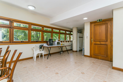 Image 32 - 959256
