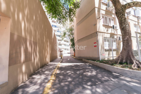 Image 33 - 1002279
