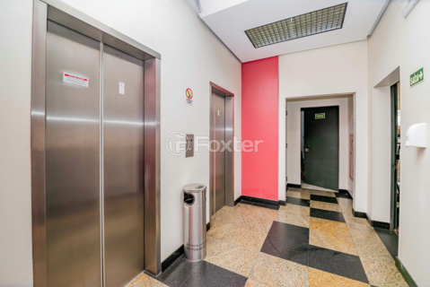Image 32 - 928329