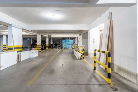 Image 37 - 887951
