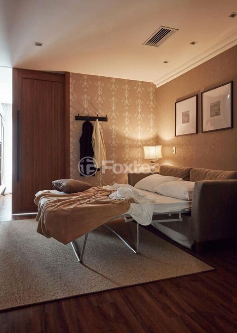 Image 17 - 228555