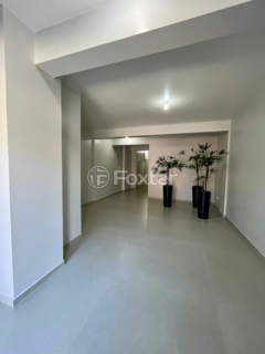 Image 28 - 881733