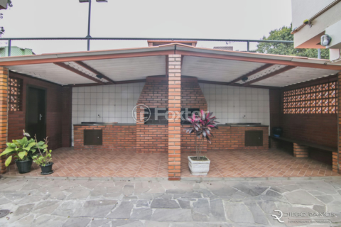 Image 28 - 883200
